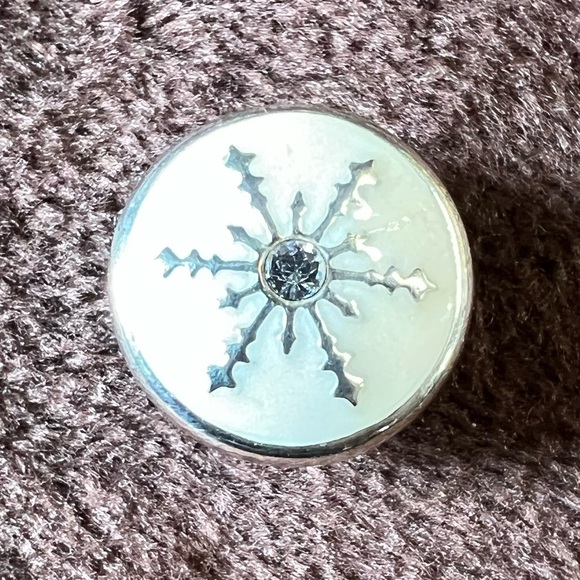 Kameleon Jewelry - Kameleon TM~JewelPop TM~Sterling Silver Clear Crystal Snowflake